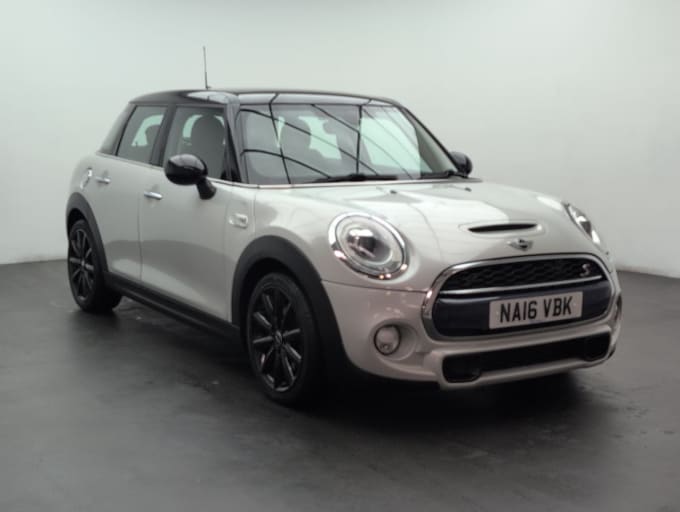 2025 Mini Hatch
