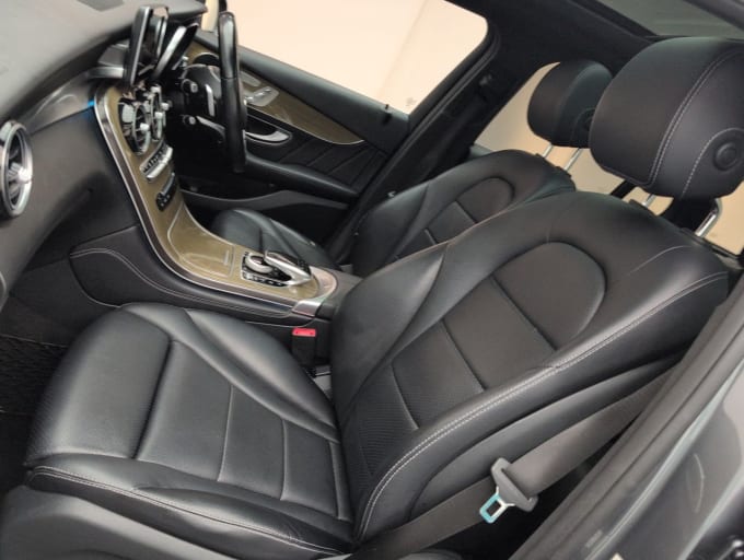 2025 Mercedes-benz Glc