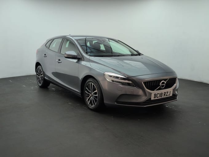 2025 Volvo V40