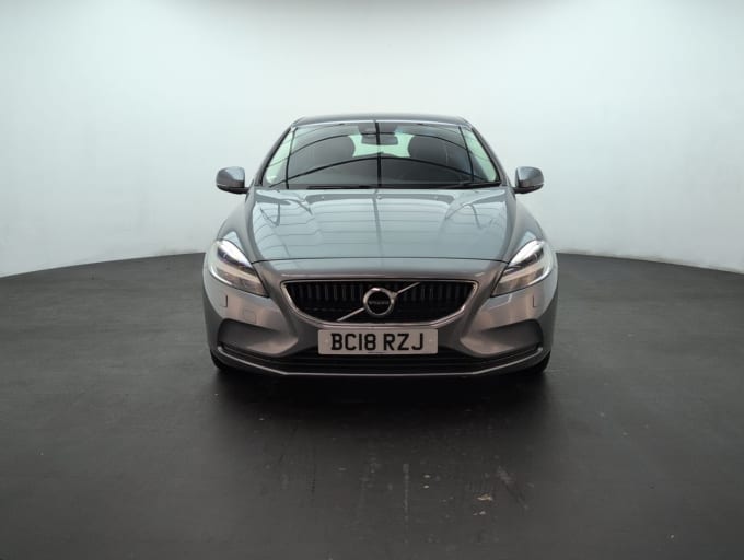 2025 Volvo V40