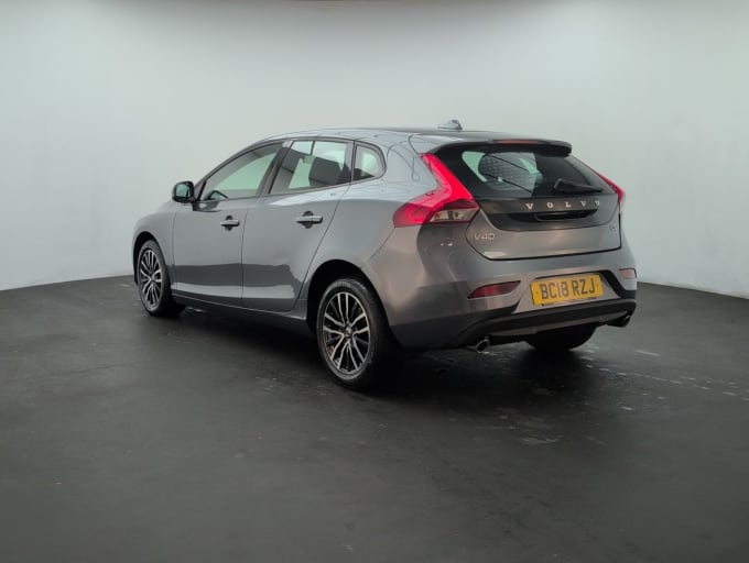 2025 Volvo V40