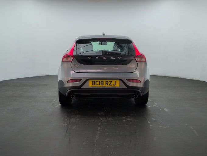 2025 Volvo V40