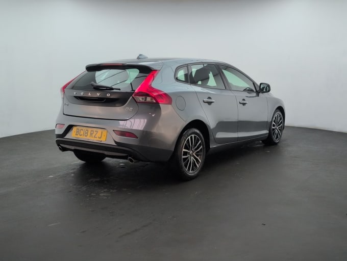 2025 Volvo V40