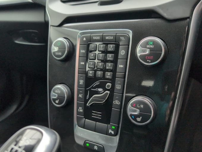 2025 Volvo V40