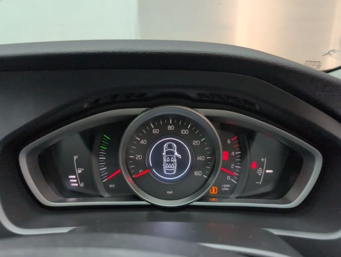 2025 Volvo V40