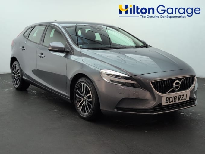 2025 Volvo V40