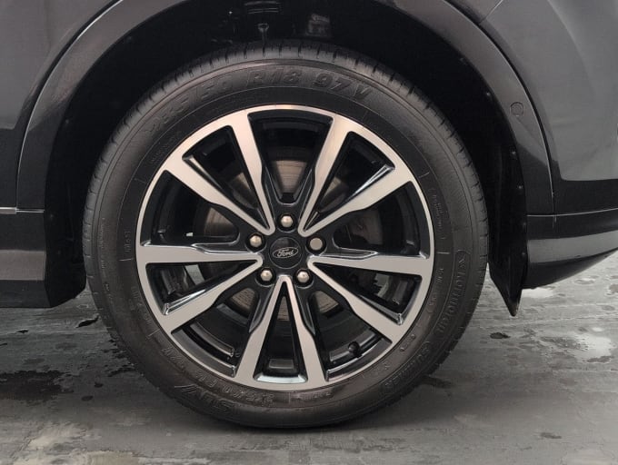 2025 Ford Kuga