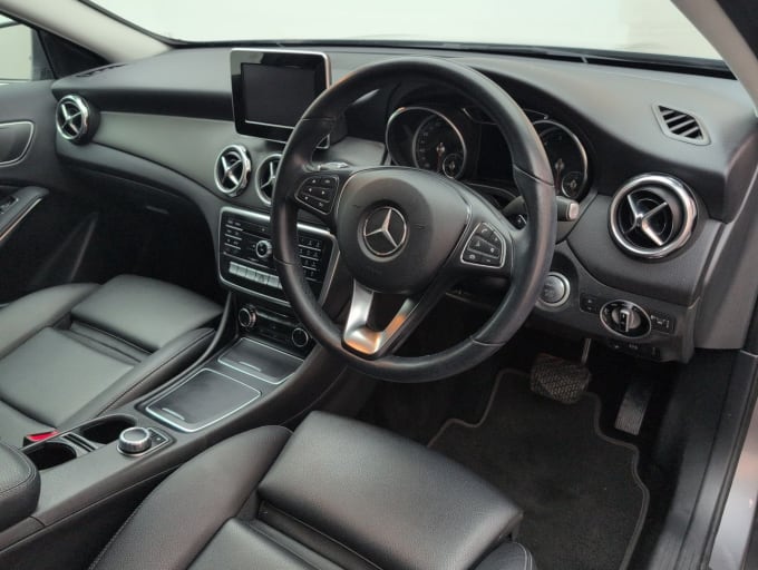 2025 Mercedes-benz 180
