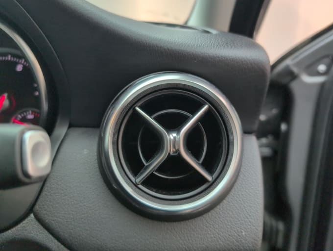 2025 Mercedes-benz 180