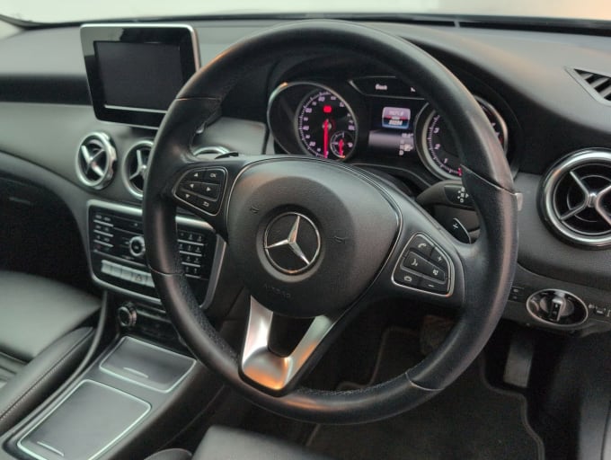 2025 Mercedes-benz 180