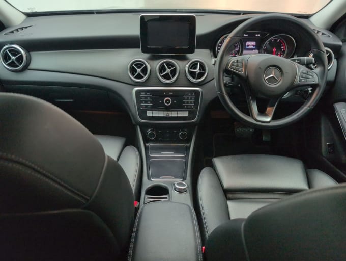 2025 Mercedes-benz 180