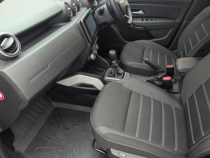 2025 Dacia Duster