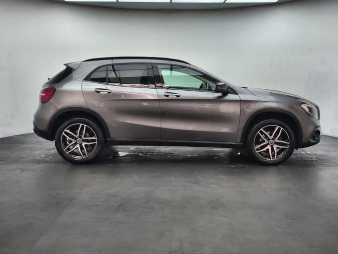 2025 Mercedes-benz 180