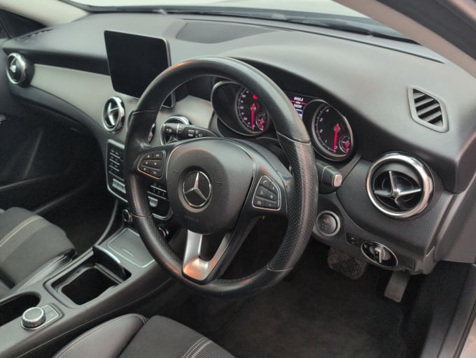 2025 Mercedes-benz 180