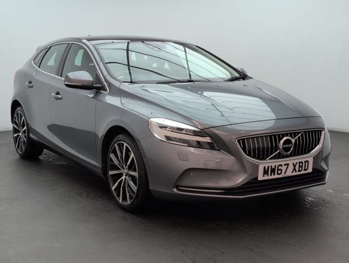 2025 Volvo V40