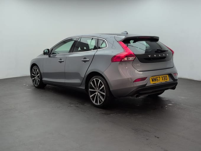 2025 Volvo V40