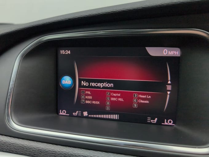 2025 Volvo V40
