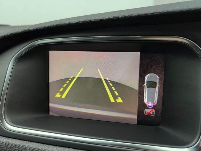 2025 Volvo V40