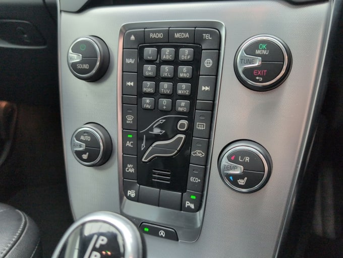 2025 Volvo V40