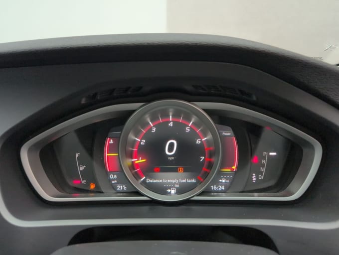 2025 Volvo V40