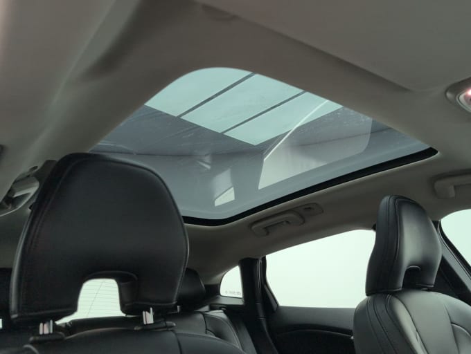 2025 Volvo V40