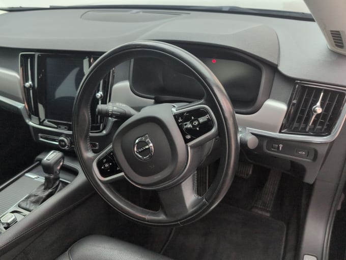 2025 Volvo S90