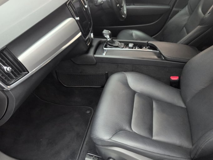 2025 Volvo S90