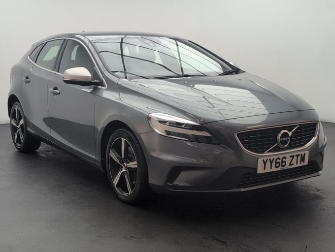 2025 Volvo V40