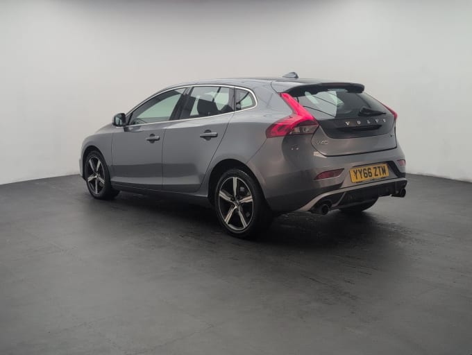 2025 Volvo V40