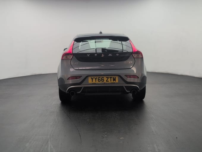 2025 Volvo V40