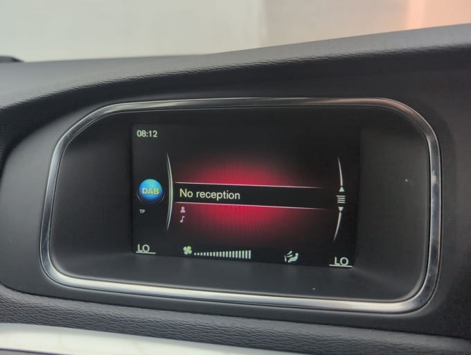 2025 Volvo V40