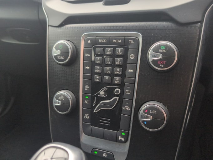 2025 Volvo V40