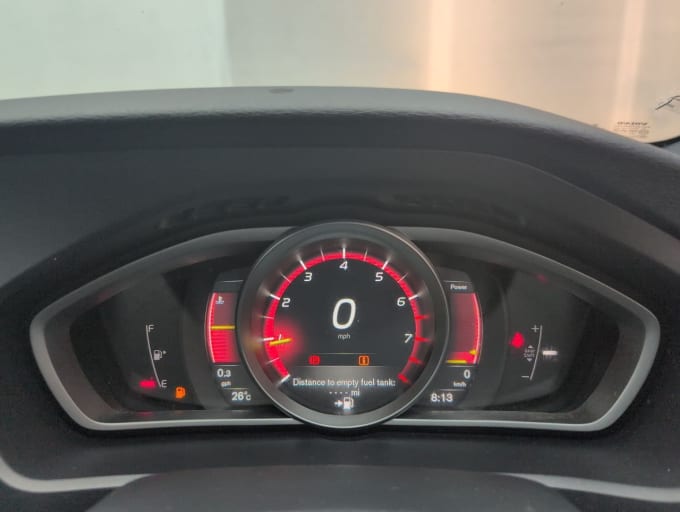 2025 Volvo V40