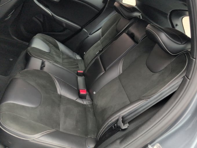 2025 Volvo V40