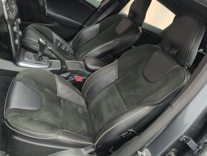 2025 Volvo V40