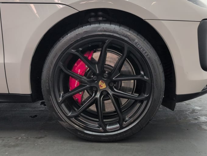 2025 Porsche Macan