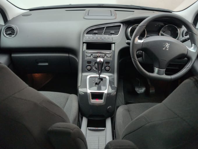 2025 Peugeot 5008
