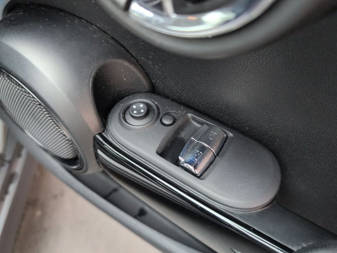2025 Mini Hatch