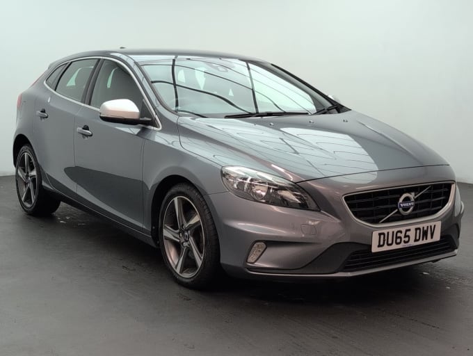 2025 Volvo V40