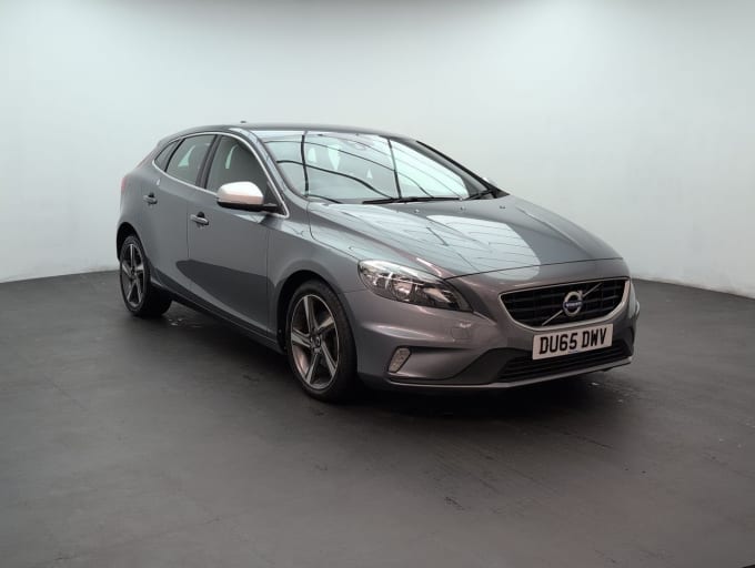 2025 Volvo V40