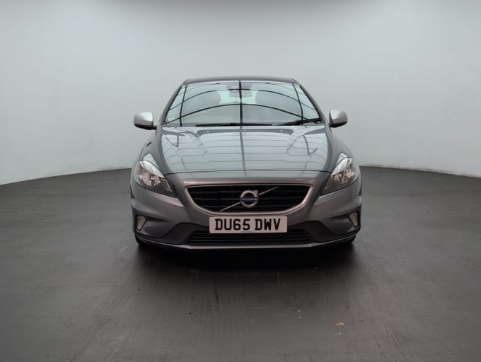 2025 Volvo V40