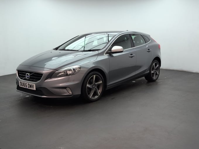 2025 Volvo V40