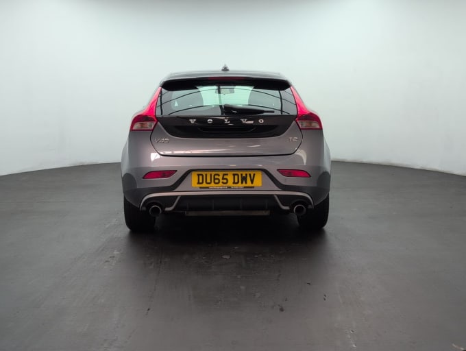 2025 Volvo V40