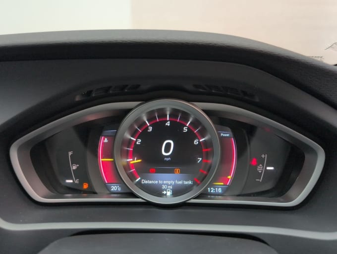2025 Volvo V40