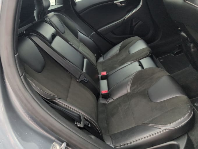 2025 Volvo V40