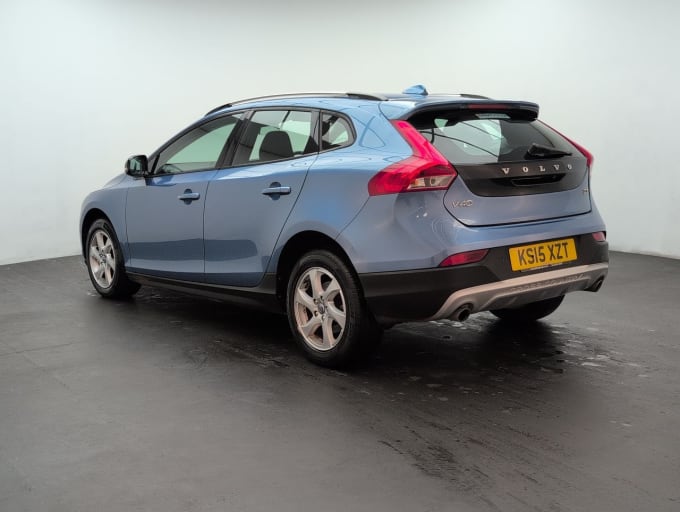 2025 Volvo V40 Cross Country