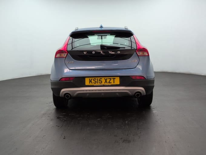 2025 Volvo V40 Cross Country