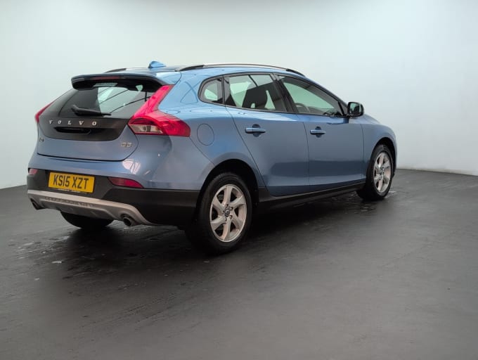 2025 Volvo V40 Cross Country