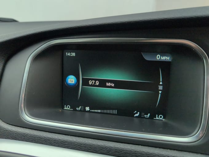2025 Volvo V40 Cross Country