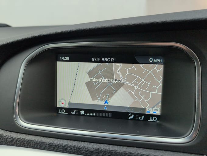 2025 Volvo V40 Cross Country